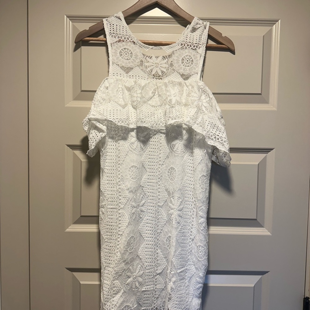 White Lace Sleeveless Dress